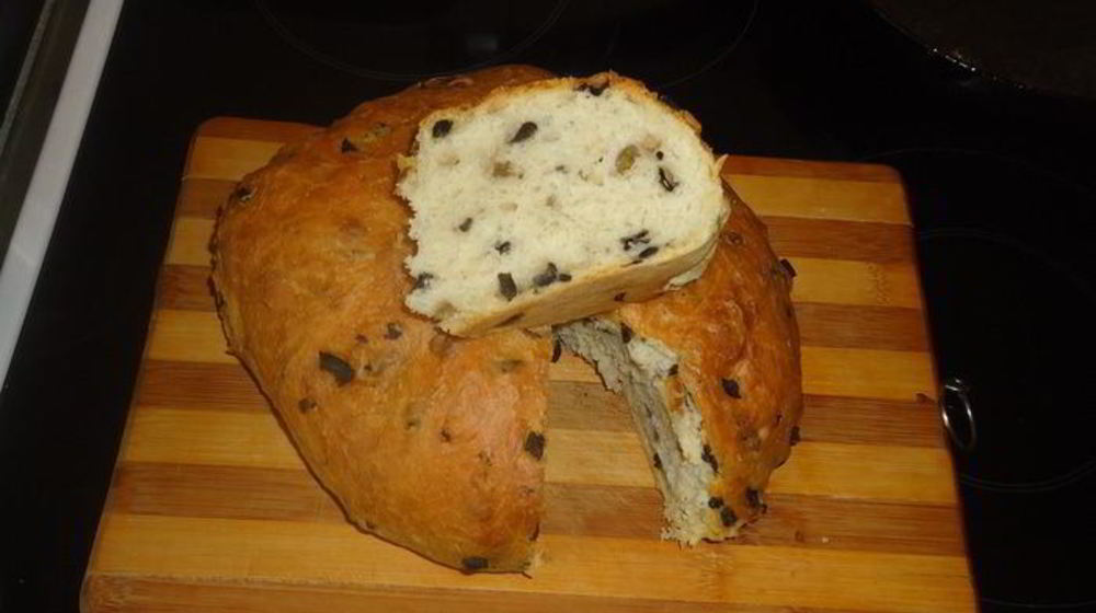 Как приготовить домашний хлеб с оливками и чесноком