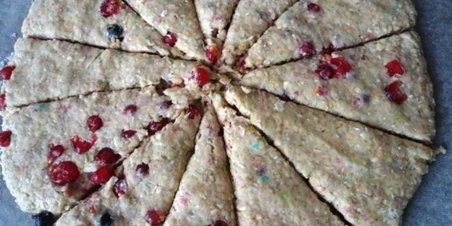 Рецепт овсяно-кокосовых сконы со смородиной