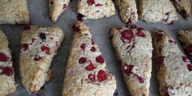 Рецепт овсяно-кокосовых сконы со смородиной