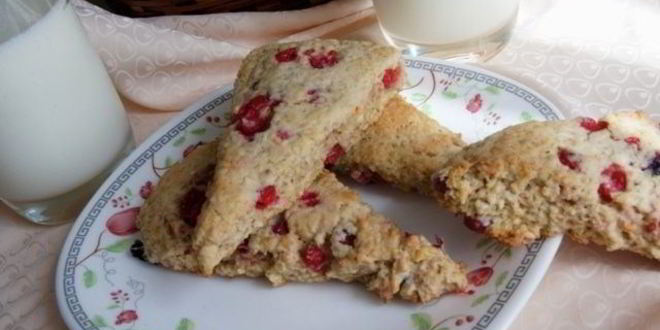 Рецепт овсяно-кокосовых сконы со смородиной