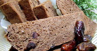 Рецепт Шоколадного хлеба с кунжутом и финиками