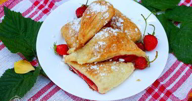 Рецепт Клубничных слоек