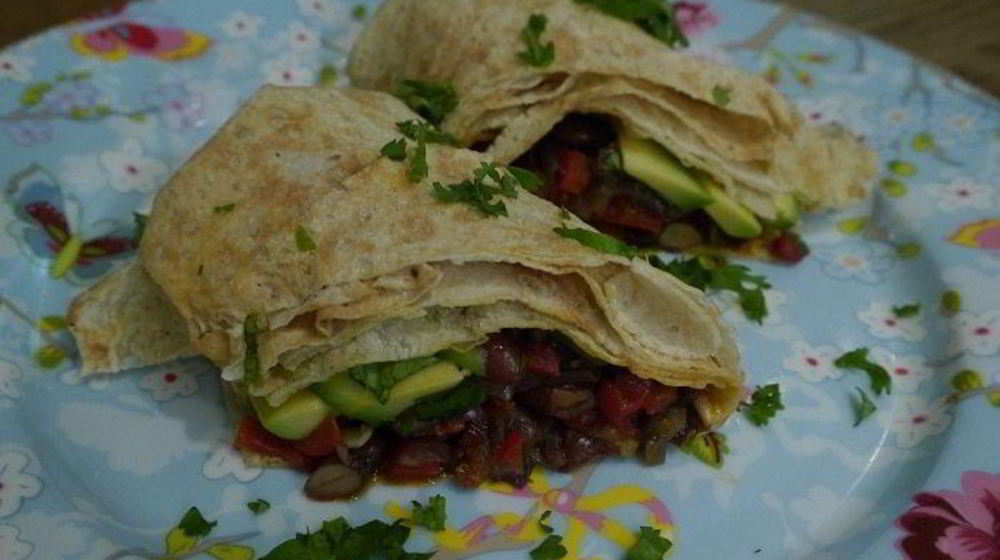 Как приготовить лаваш с ароматной фасолью и авокадо