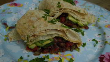 Рецепт Лаваша с ароматной фасолью и авокадо