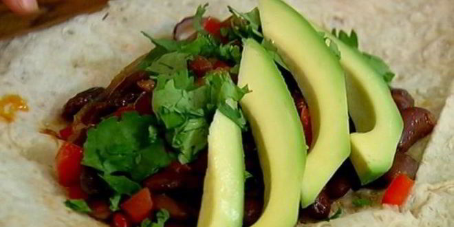 Рецепт лаваша с ароматной фасолью и авокадо