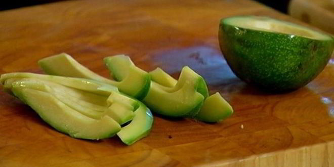 Рецепт лаваша с ароматной фасолью и авокадо