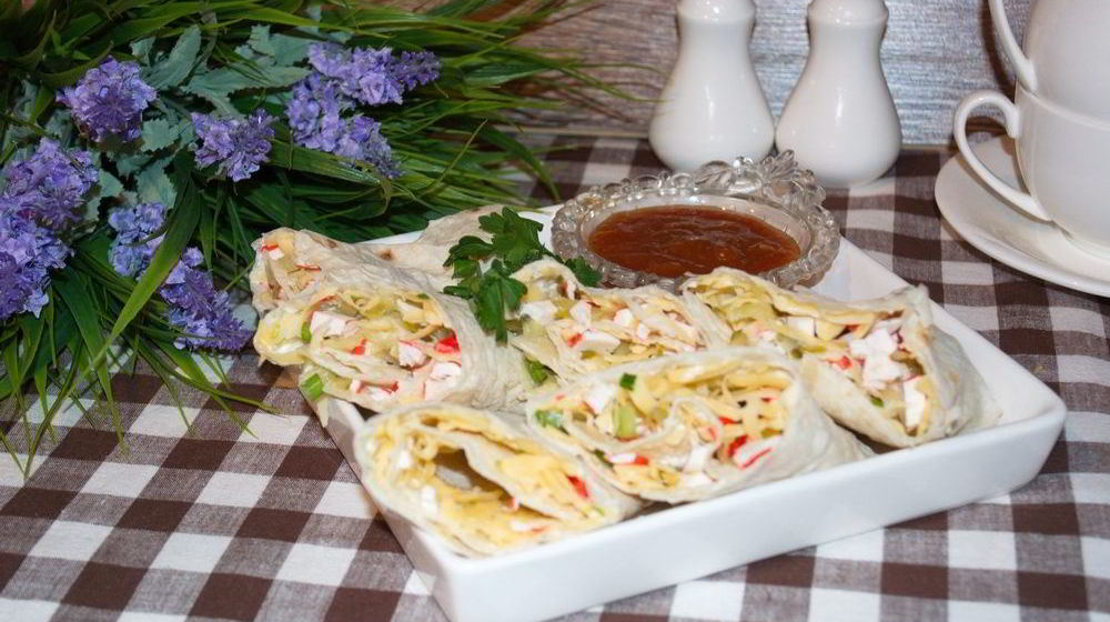 Как приготовить лаваш с крабовыми палочками и огурцом