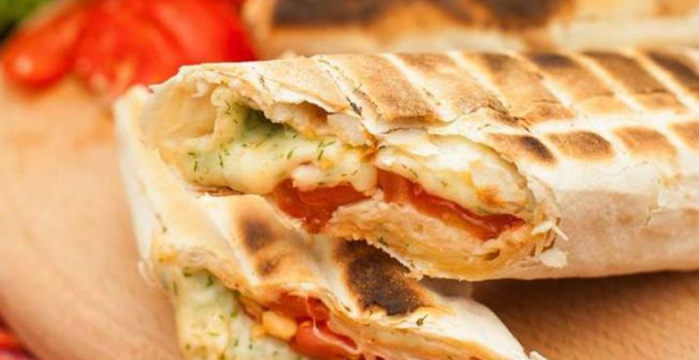 Рецепт мясо, запеченное с сыром и помидорами