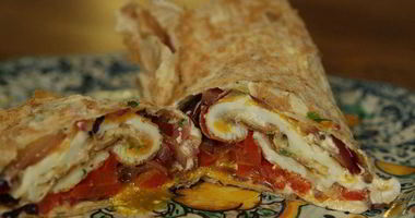 Рецепт Лаваша с жареными яйцами, сладким перцем и луком