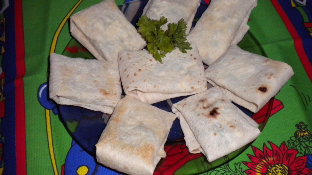 Как приготовить печеный лаваш с сыром, чесноком и зеленью