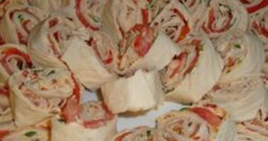 Рецепт Рулетиков из лаваша с семгой и ветчиной