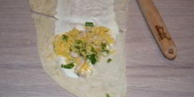 Рецепт рулетиков из лаваша с сыром