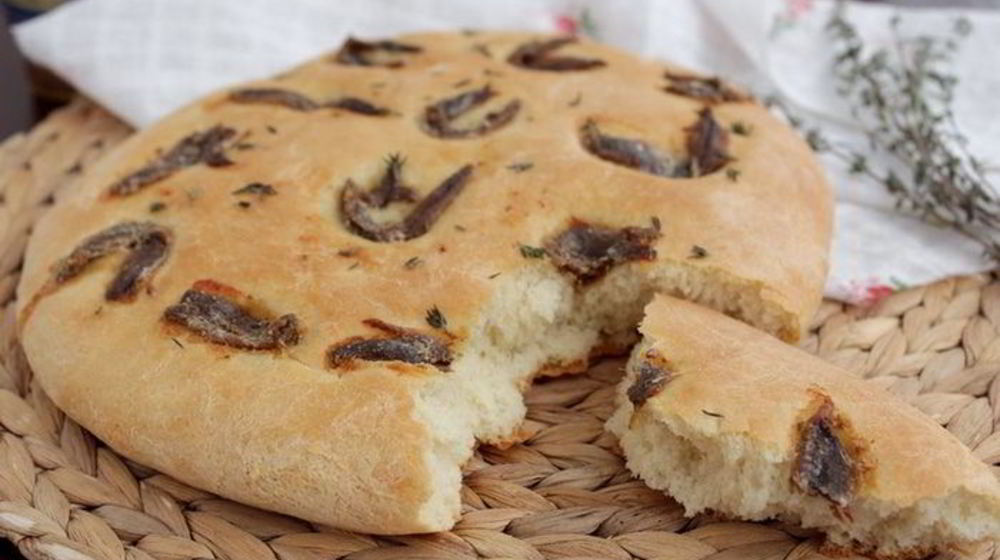 Как приготовить фокаччу с тимьяном и анчоусами