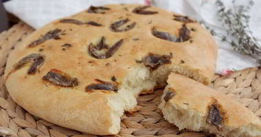 Рецепт Фокаччи с тимьяном и анчоусами