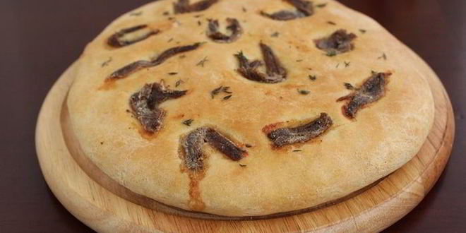 Рецепт фокаччи с тимьяном и анчоусами