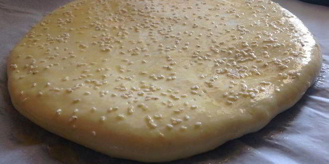 Рецепт лепешки из творожного теста с сыром и зеленью