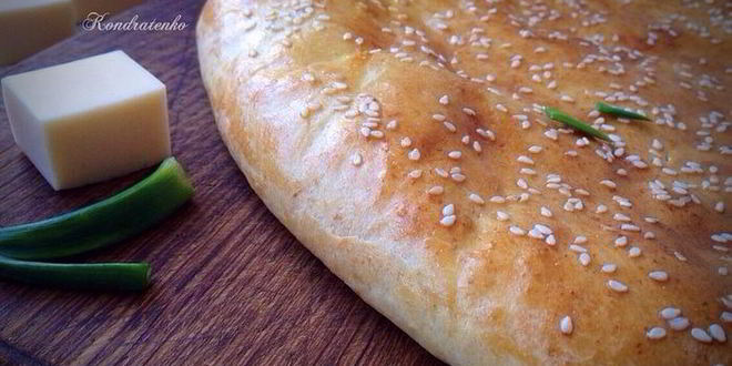 Рецепт лепешки из творожного теста с сыром и зеленью