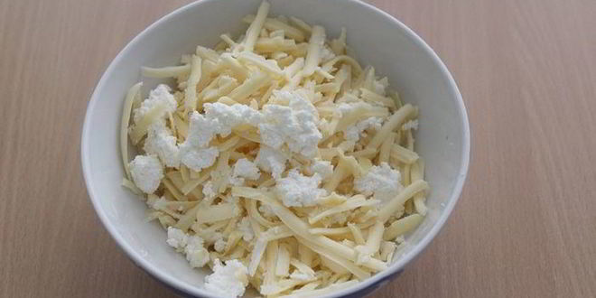 Рецепт лепешек с мукой, брынзой и моцареллой