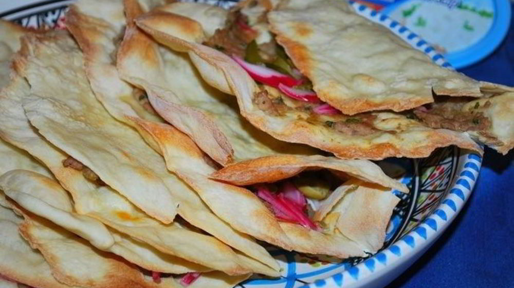 Как приготовить лепешки с сыром и фаршем