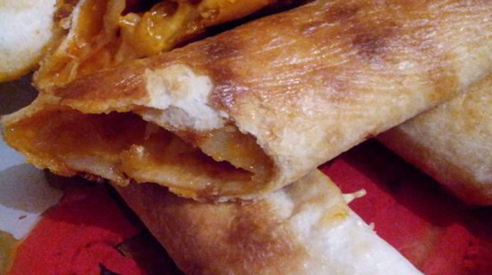 Как приготовить тортильи запеченные с сыром и колбасой