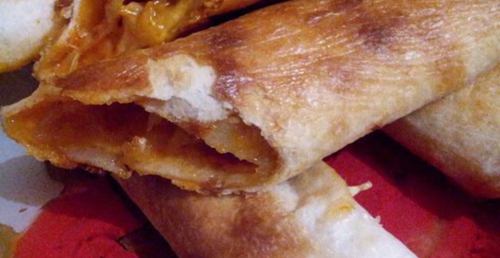 Рецепт яиц, запеченных с ветчиной, сыром и травами