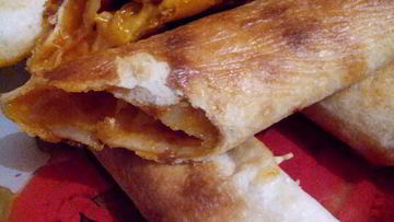 Рецепт Тортилий запеченных с сыром и колбасой