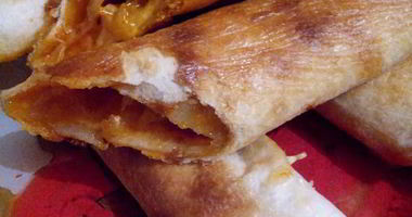 Рецепт Тортилий запеченных с сыром и колбасой