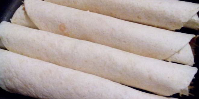 Рецепт тортилий запеченных с сыром и колбасой