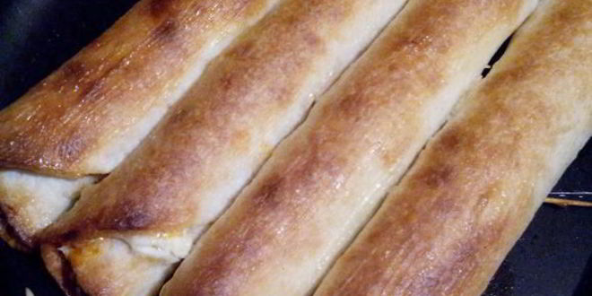 Рецепт тортилий запеченных с сыром и колбасой