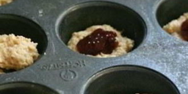 Рецепт маффинов с джемом и арахисовым маслом