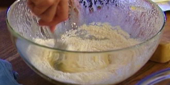 Рецепт маффинов с гречневыми хлопьями и вишней