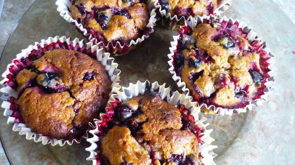 Как приготовить маффинов с морковью и черной смородиной