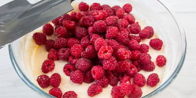 Рецепт манника с малиной