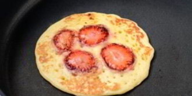 Рецепт клубничных оладий