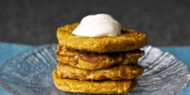 Рецепт морковных оладий с сырным соусом