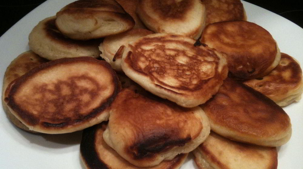 Как приготовить оладушки на кислом молоке