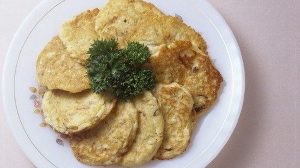 Как приготовить оладьи из сладкой кукурузы к мясу на гриле