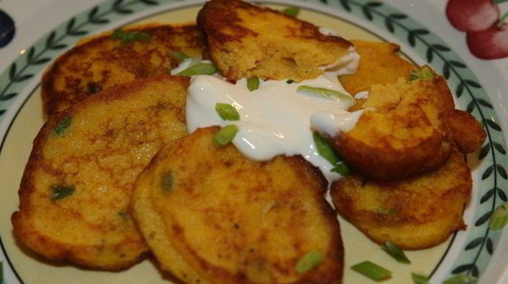 Как приготовить оладьи из тыквы и картофеля с зеленым луком и мускатным орехом