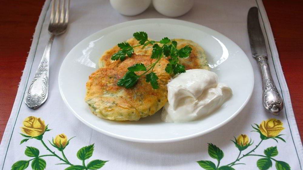 Как приготовить оладьи с сыром и зеленью