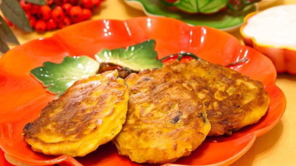 Как приготовить оладьи с тыквой и вяленой ягодой