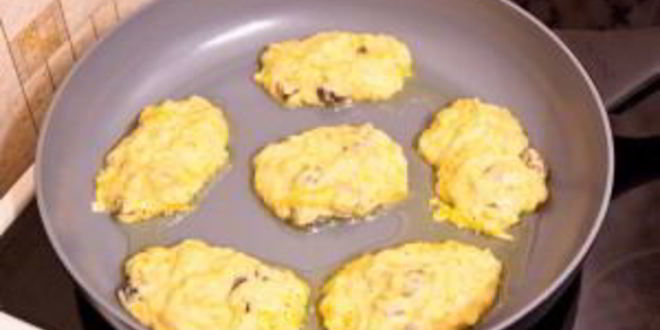 Рецепт оладий с тыквой и вяленой ягодой