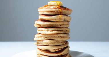 Рецепт Пышных оладий без яиц и соды на простокваше