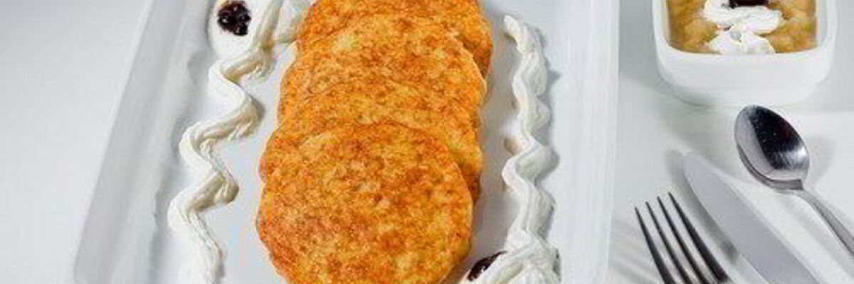 Рецепт Сладких картофельных оладий с яблочным соусом