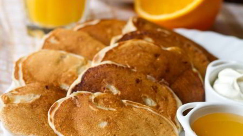 Как приготовить яблочные оладьи