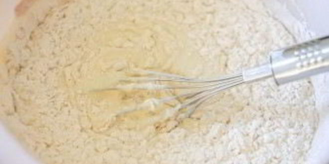 Рецепт закусочных оладий с зеленым луком и яйцом