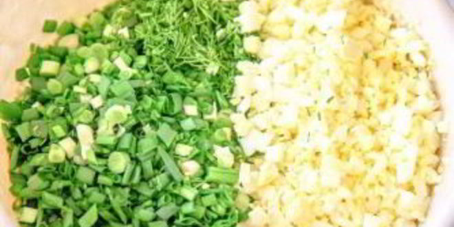 Рецепт закусочных оладий с зеленым луком и яйцом