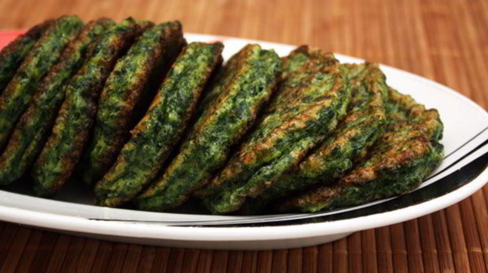 Как приготовить зеленые оладьи из шпината и брокколи