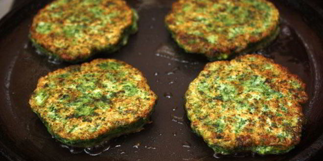 Рецепт зеленых оладий из шпината и брокколи