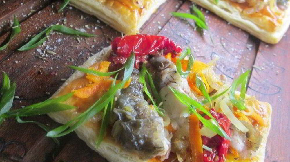 Как приготовить овощные слойки с карпом