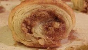 Рецепт Печенья из слоеного теста с орехами и изюмом